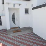 Donella אומאג