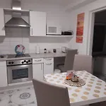 Donella * אומאג