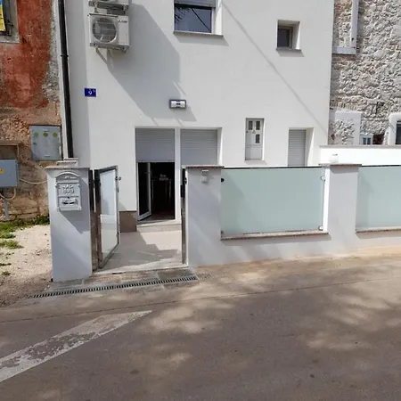 Donella Umag