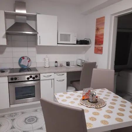 Donella * אומאג