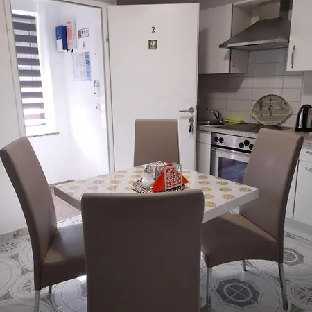 Donella Umag